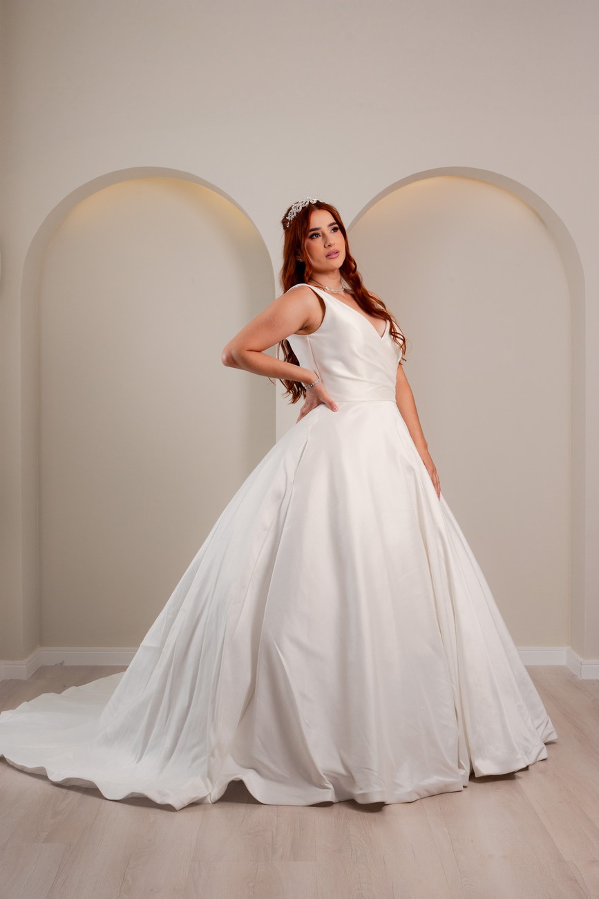 Vestido de Noiva Minimalista Decote V - Imagem 2