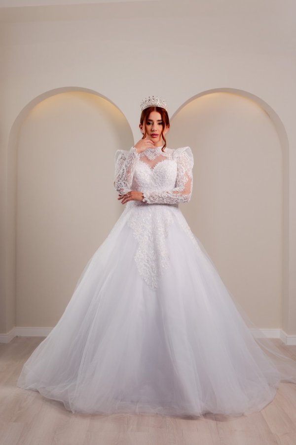 Vestido de Noiva Princesa Manga Longa Bordada