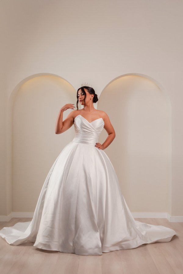 Vestido de Noiva com Busto Cruzado em Cetim - Imagem 2
