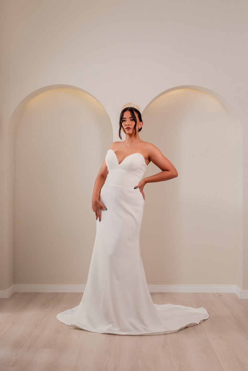 Vestido de noiva branco minimalista tomara que caia