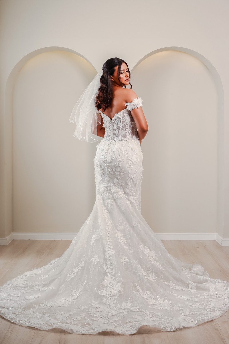 Vestido de Noiva com Flores em Relevo - Imagem 3