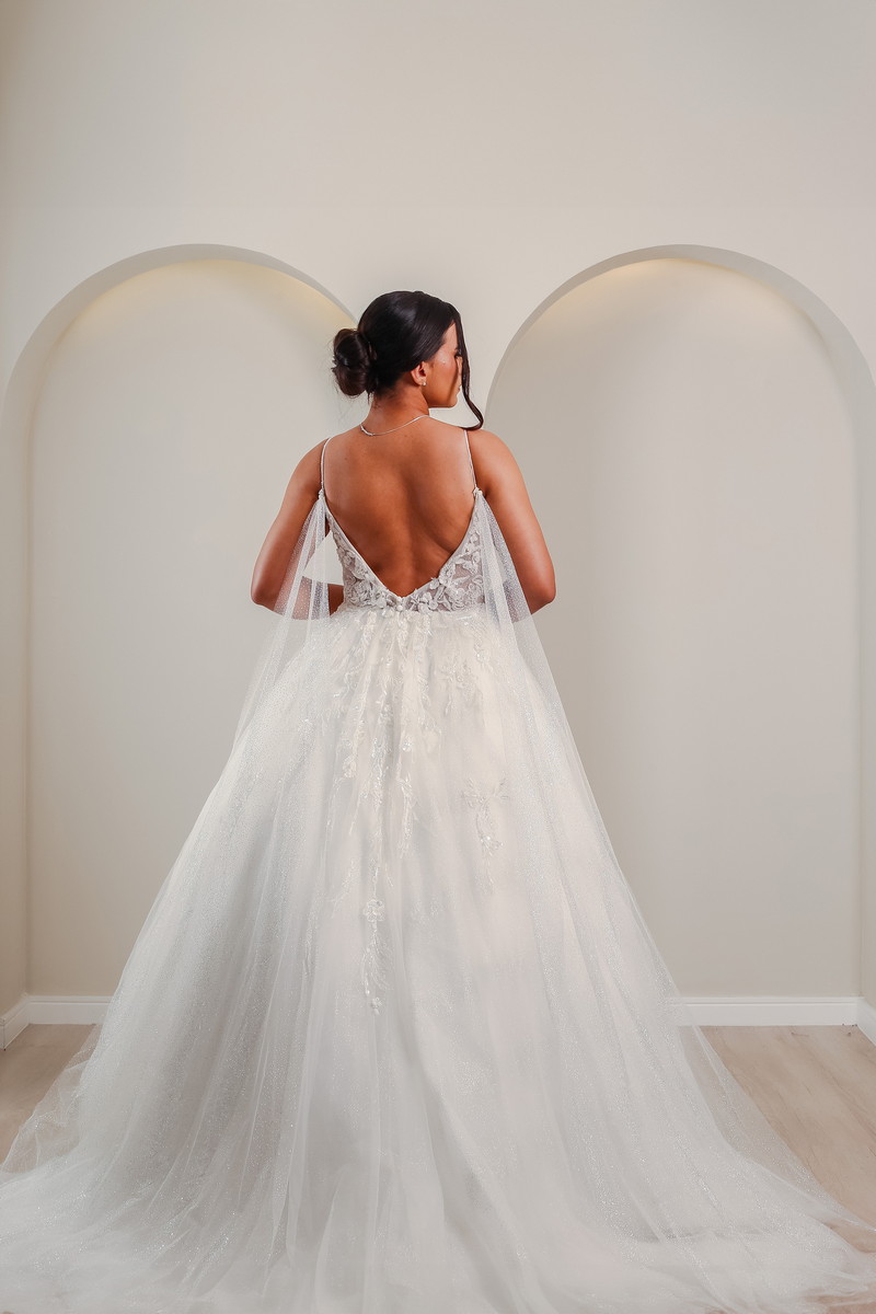 Vestido de Noiva com Alças Finas Brilhantes - Imagem 5