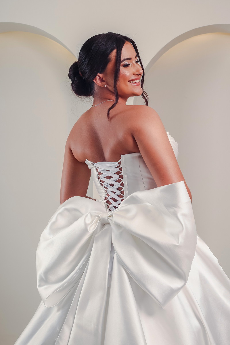 Vestido de Noiva com Busto Torcido em Cetim - Imagem 5