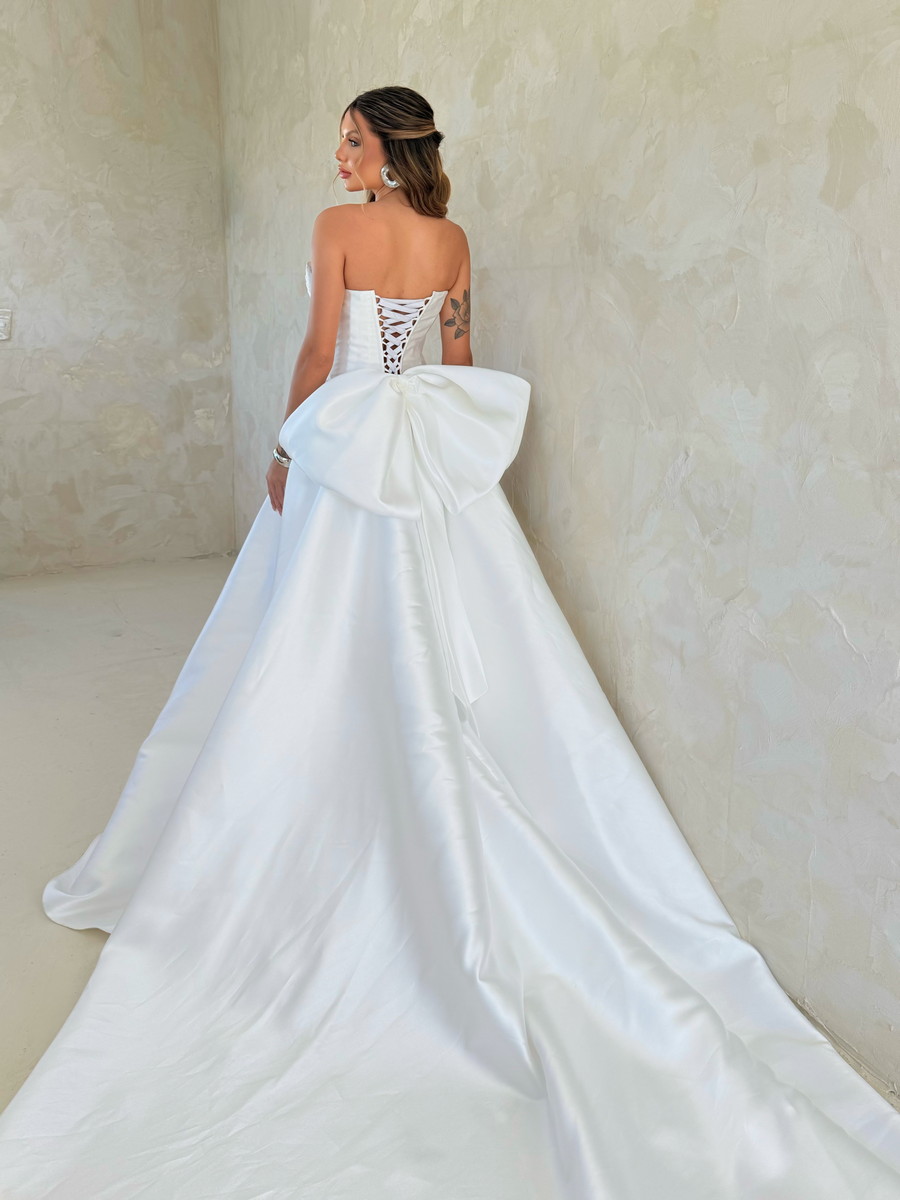 Vestido de Noiva com Laço Traseiro Volumoso - Imagem 3