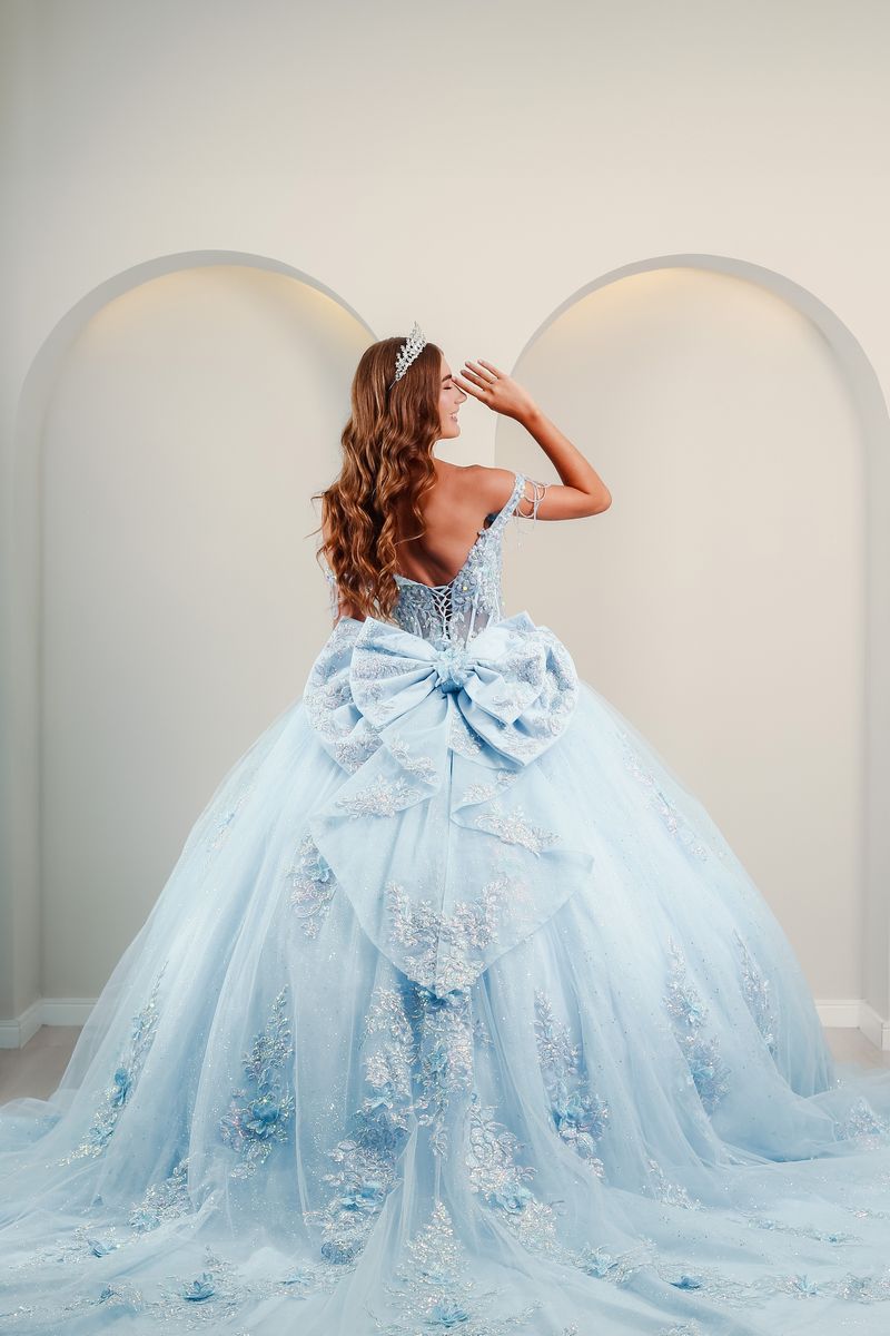 Vestido de Debutante Azul Serenity com Flores Bordadas - Imagem 2