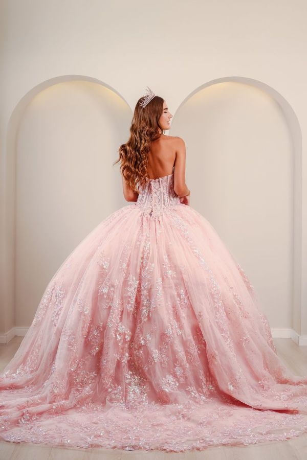 Vestido de Debutante Rosa Blush com Bordados Luminosos e Saia Clássica - Imagem 2