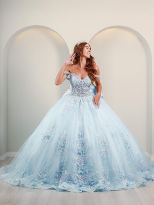 Vestido de debutante azul serenity com saia volumosa e flores bordadas