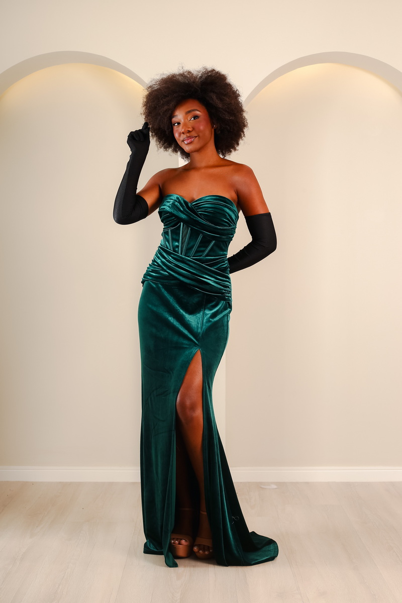 Vestido de Debutante Verde Sereia em Veludo